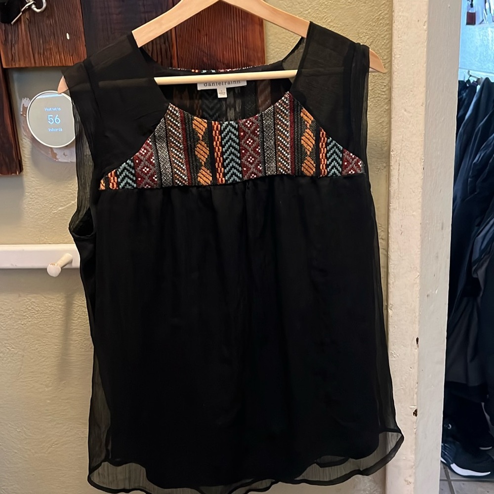 Daniel Rainn L Sleeveless top